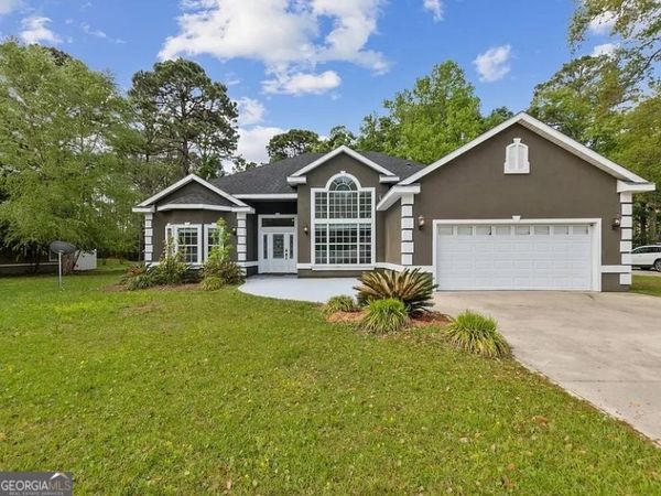 124 Deerwood Village Drive, Woodbine, GA 31569
