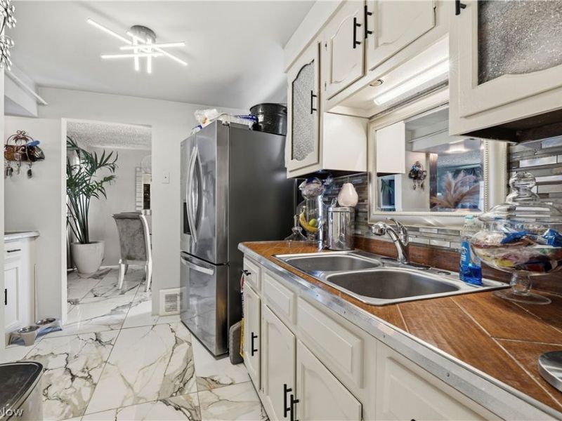 19406 Wickfield Avenue, Warrensville Heights, OH 44122 Photo 11