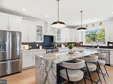 6806 FARRAGUT AVENUE, FALLS CHURCH, VA 22042