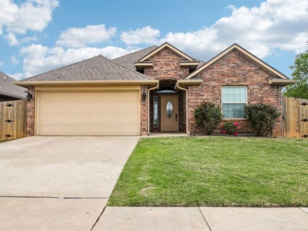 846 SW 14th Street, Moore, OK 73160