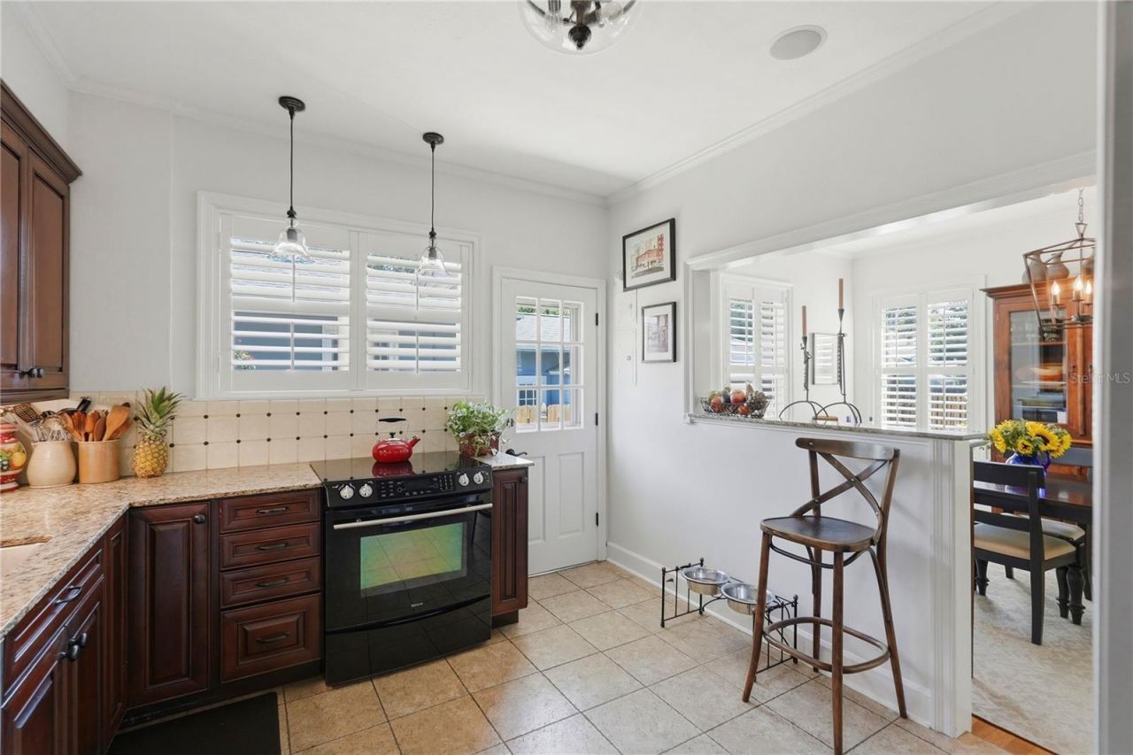 1325 24th Avenue N, Saint Petersburg, FL 33704 Photo
