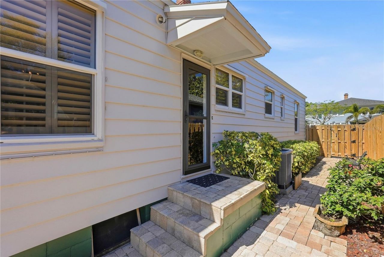 1325 24th Avenue N, Saint Petersburg, FL 33704 Photo