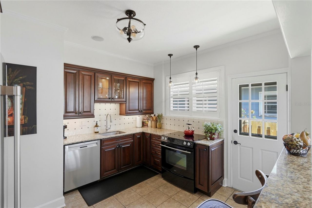 1325 24th Avenue N, Saint Petersburg, FL 33704 Photo