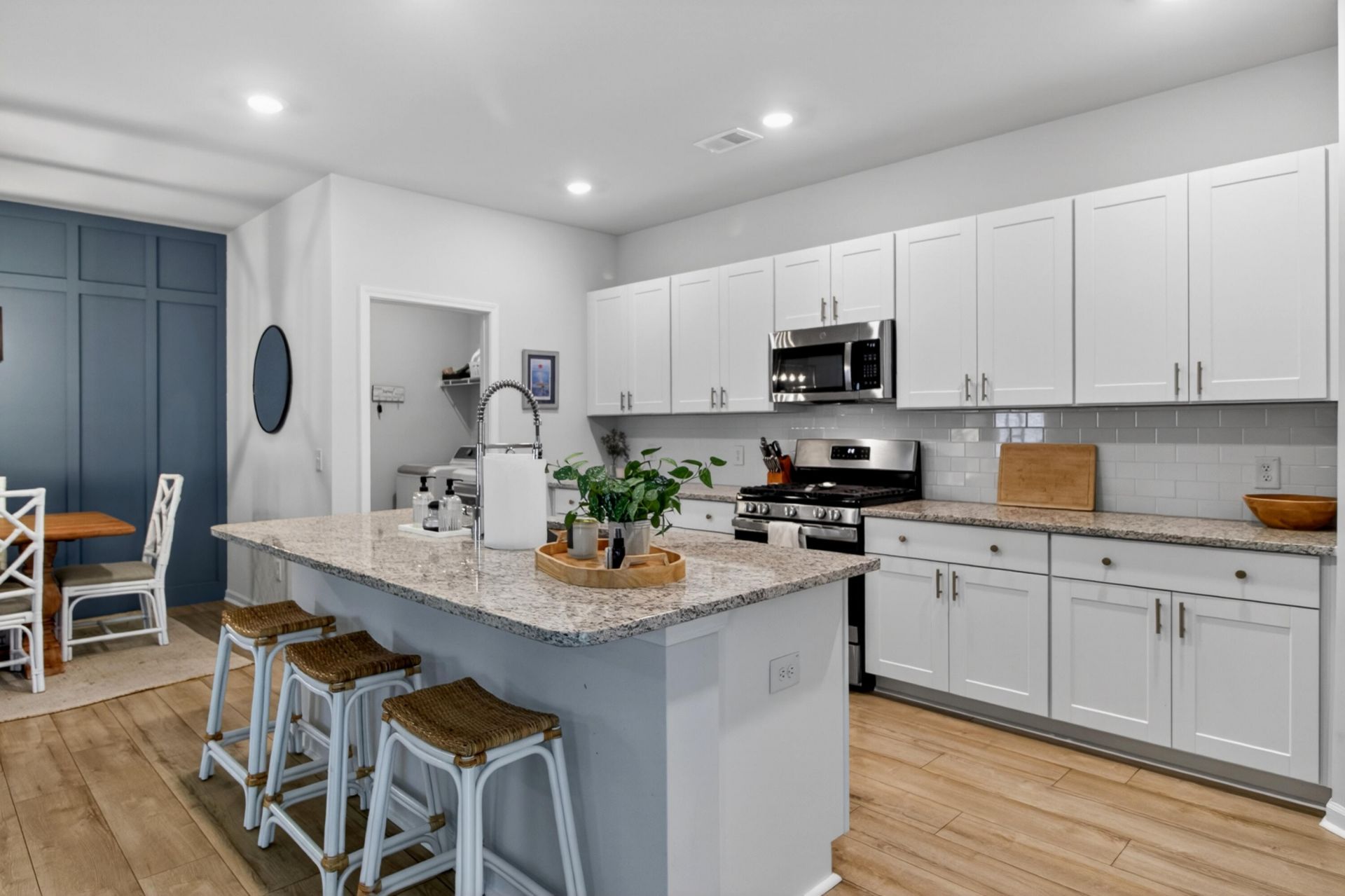 325 Saddlewood Drive Photo 14