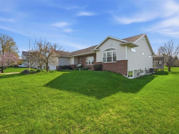 6500 White Gate Ct , Marion, IA 52302