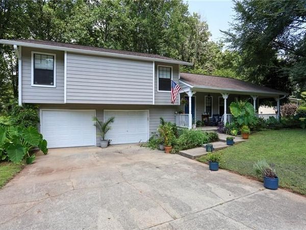 419 Creekside Lane, Woodstock, GA 30188