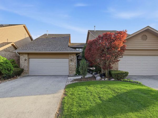 9081 Del Prado Drive , Palos Hills, IL 60465