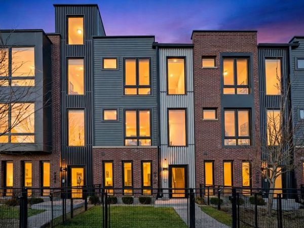 4238 W Belmont Avenue , Chicago, IL 60641