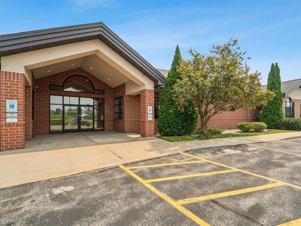 180 KNIGHTS WAY #200, Fond Du Lac, WI 54935