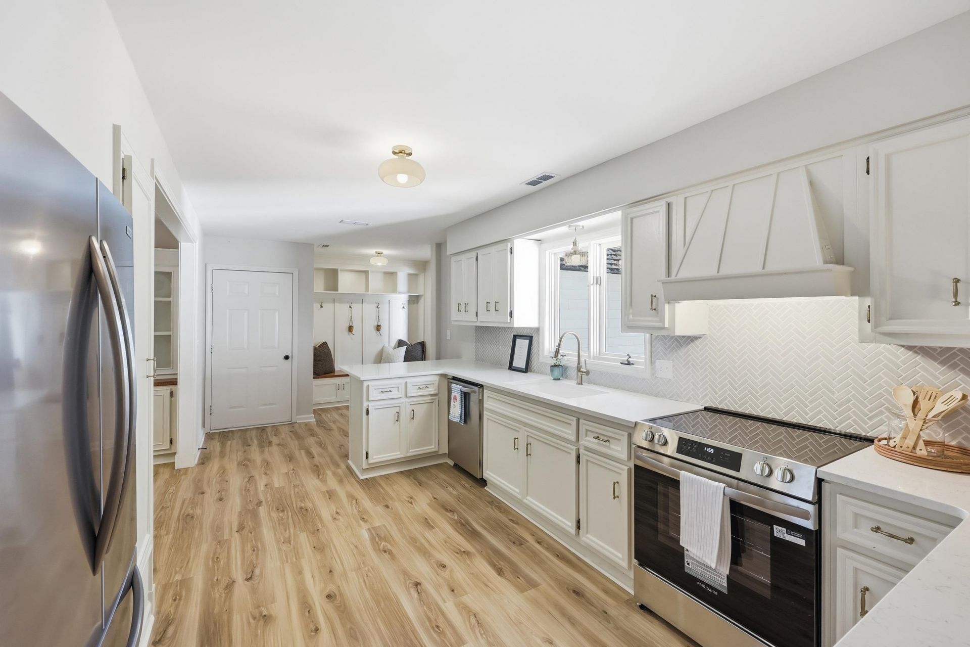 910 Second Ave.  Photo 10