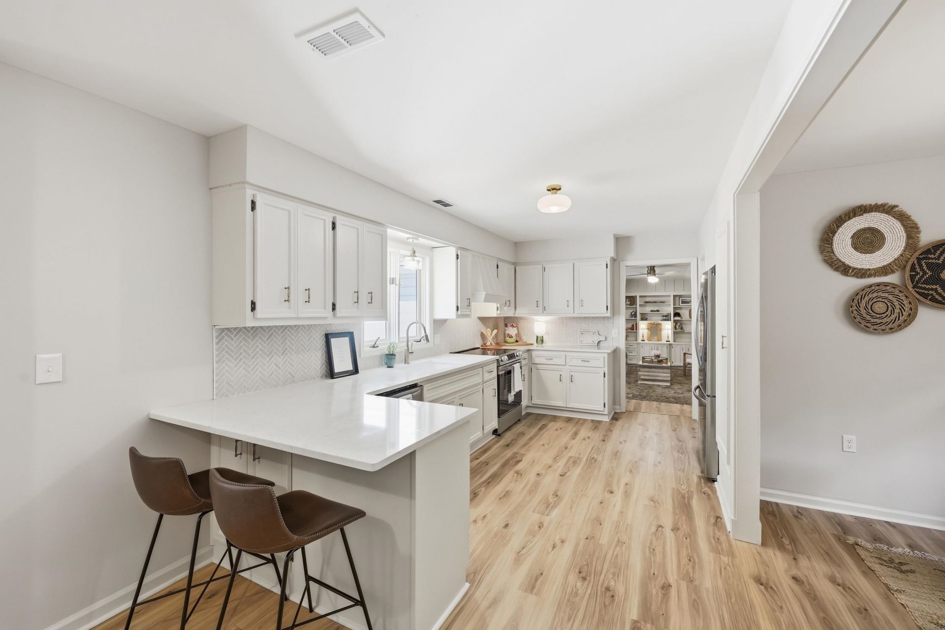 910 Second Ave.  Photo 11