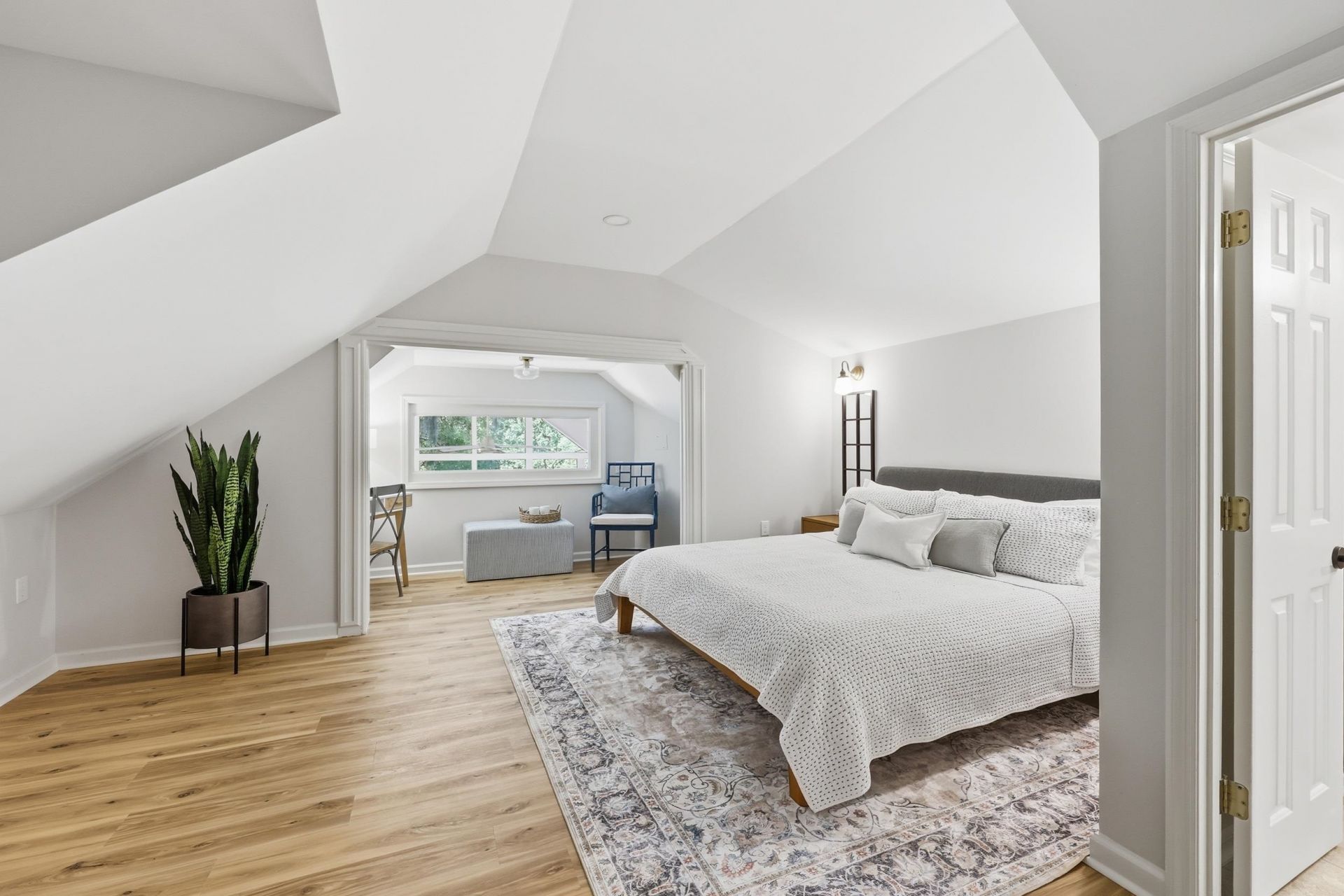 910 Second Ave.  Photo 14