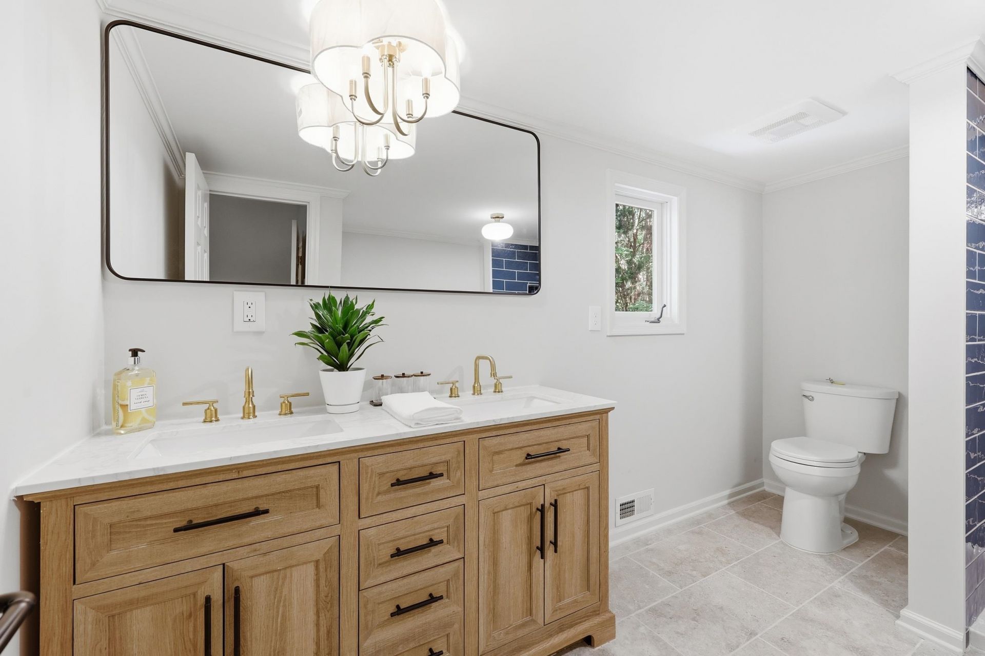 910 Second Ave.  Photo 17