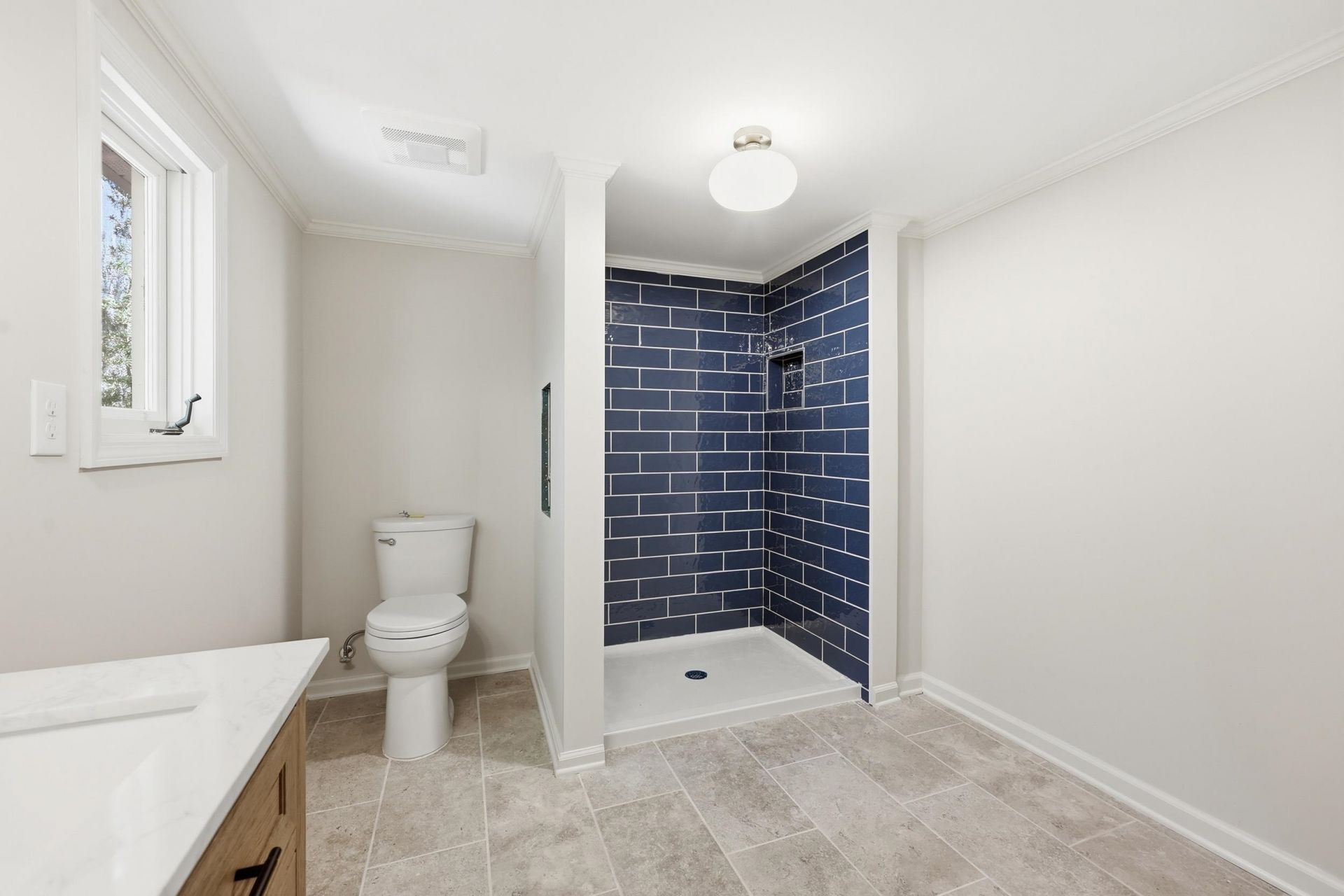 910 Second Ave.  Photo 18