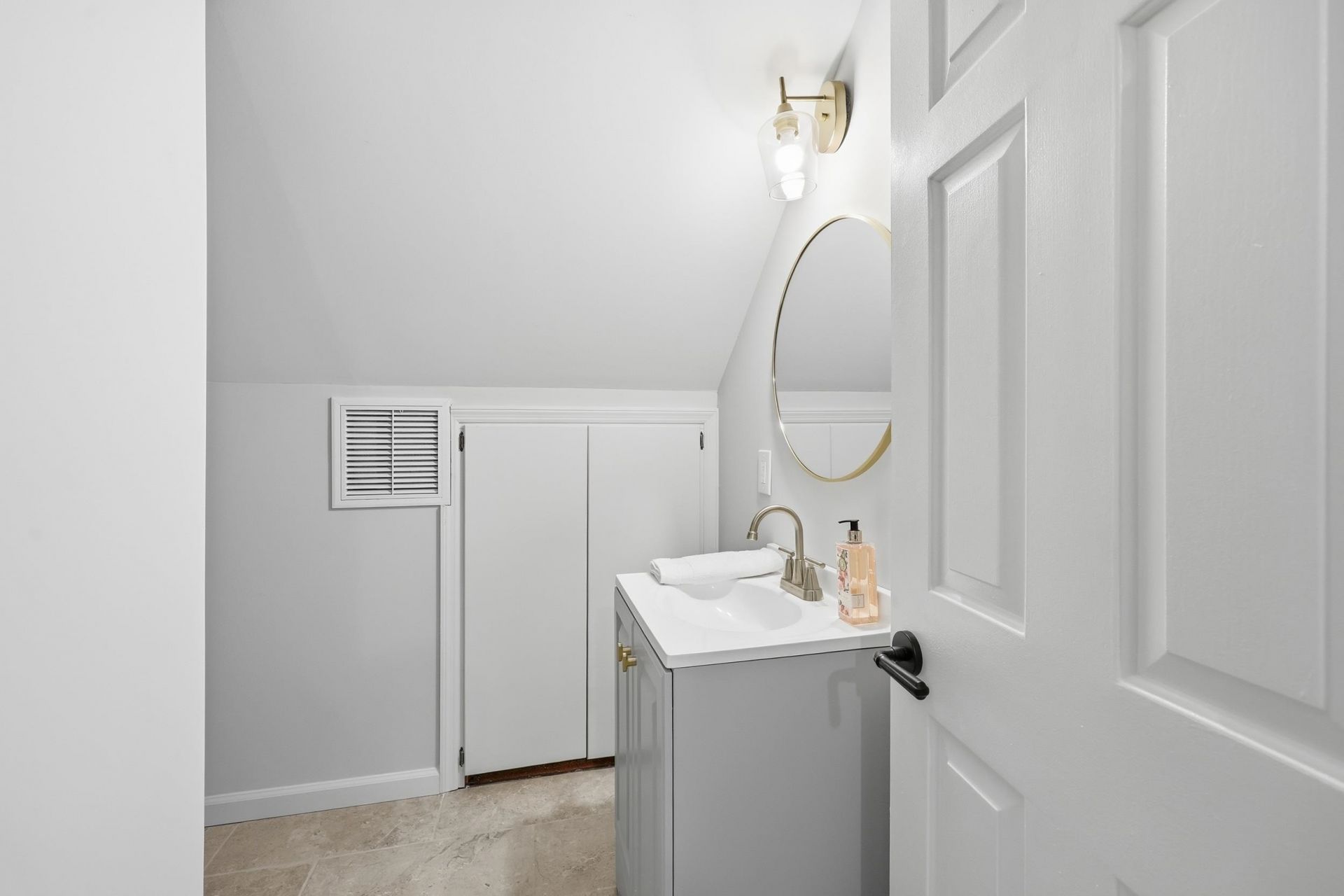 910 Second Ave.  Photo 22