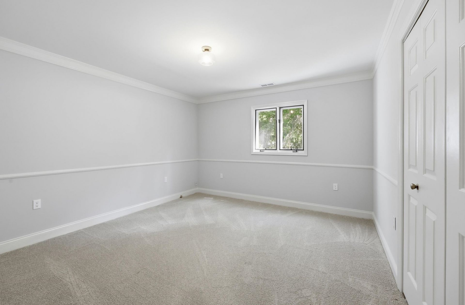 910 Second Ave.  Photo 24