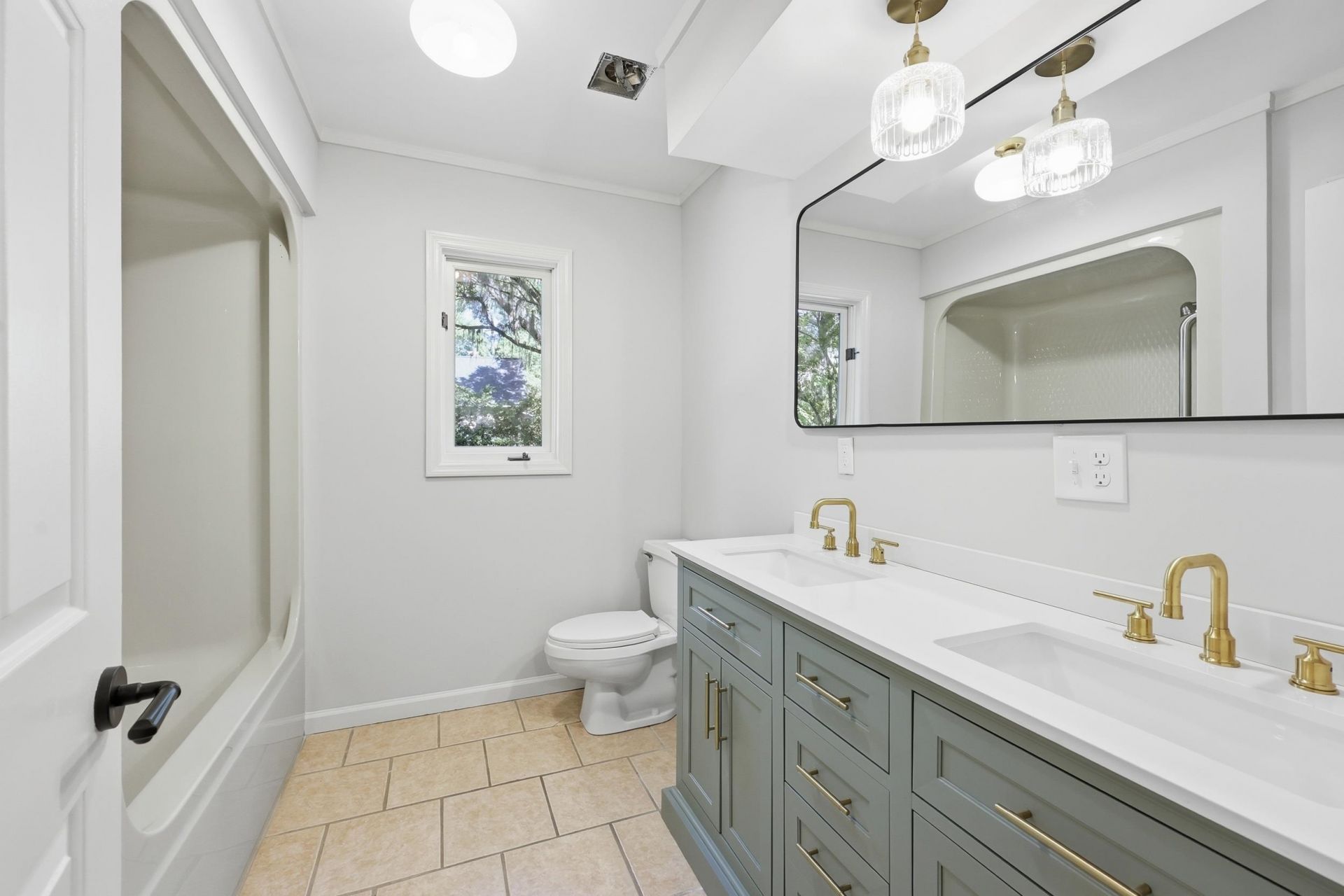 910 Second Ave.  Photo 26