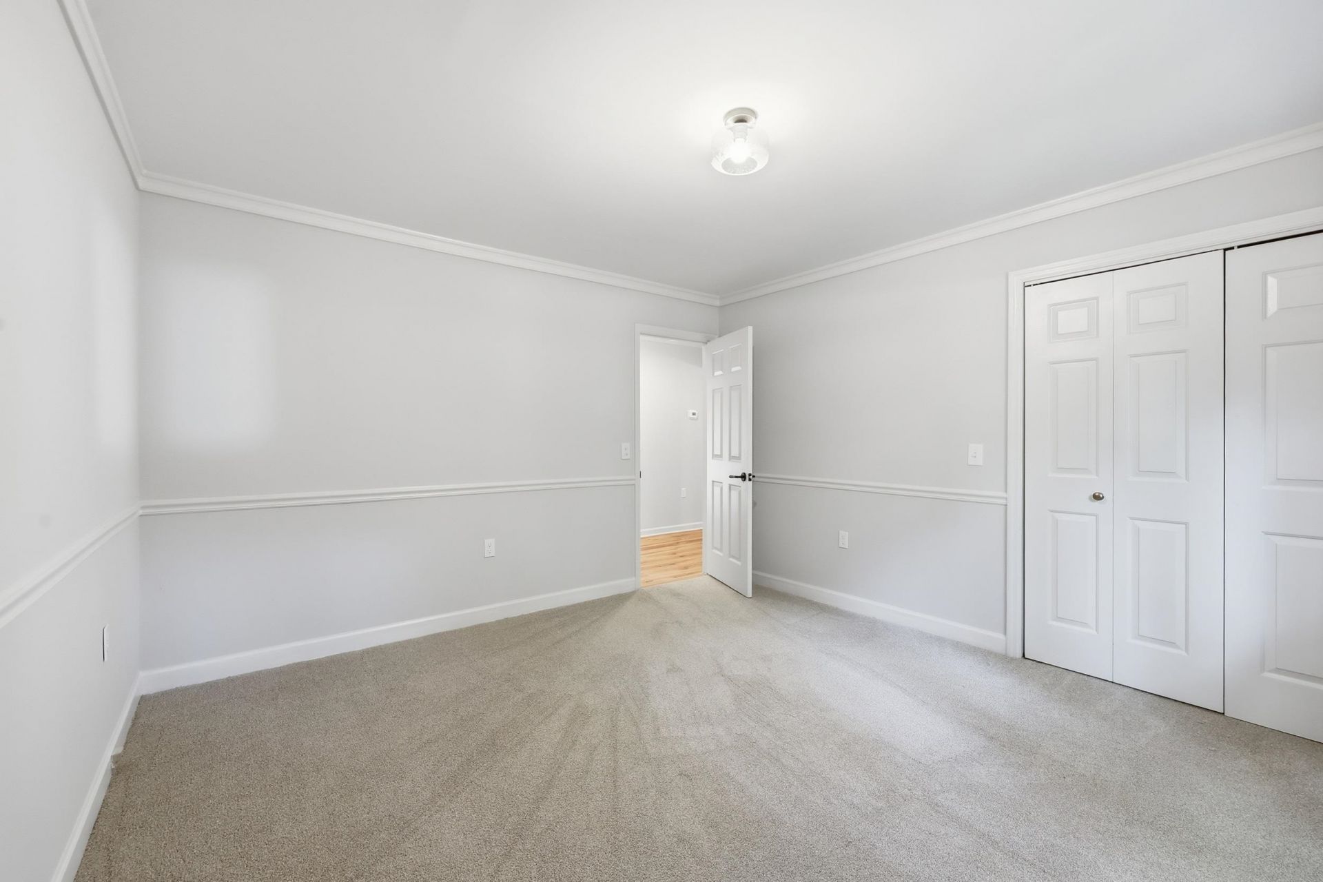 910 Second Ave.  Photo 27