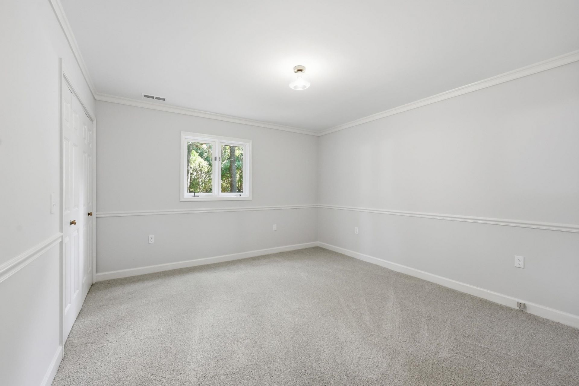 910 Second Ave.  Photo 28