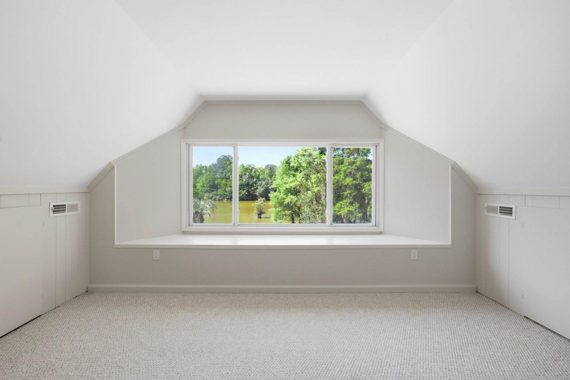 910 Second Ave.  Photo 30