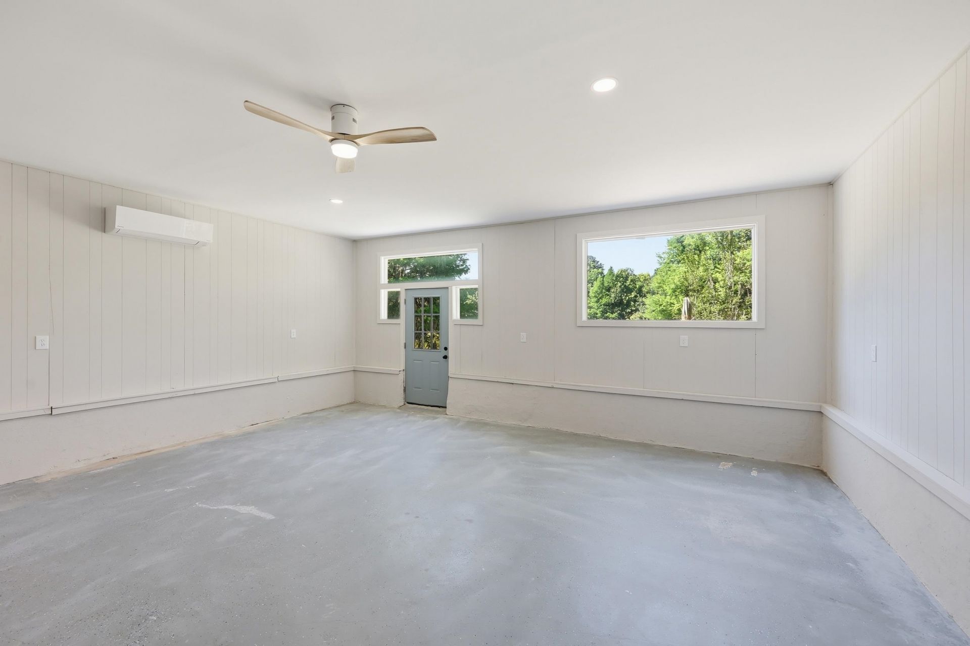 910 Second Ave.  Photo 31