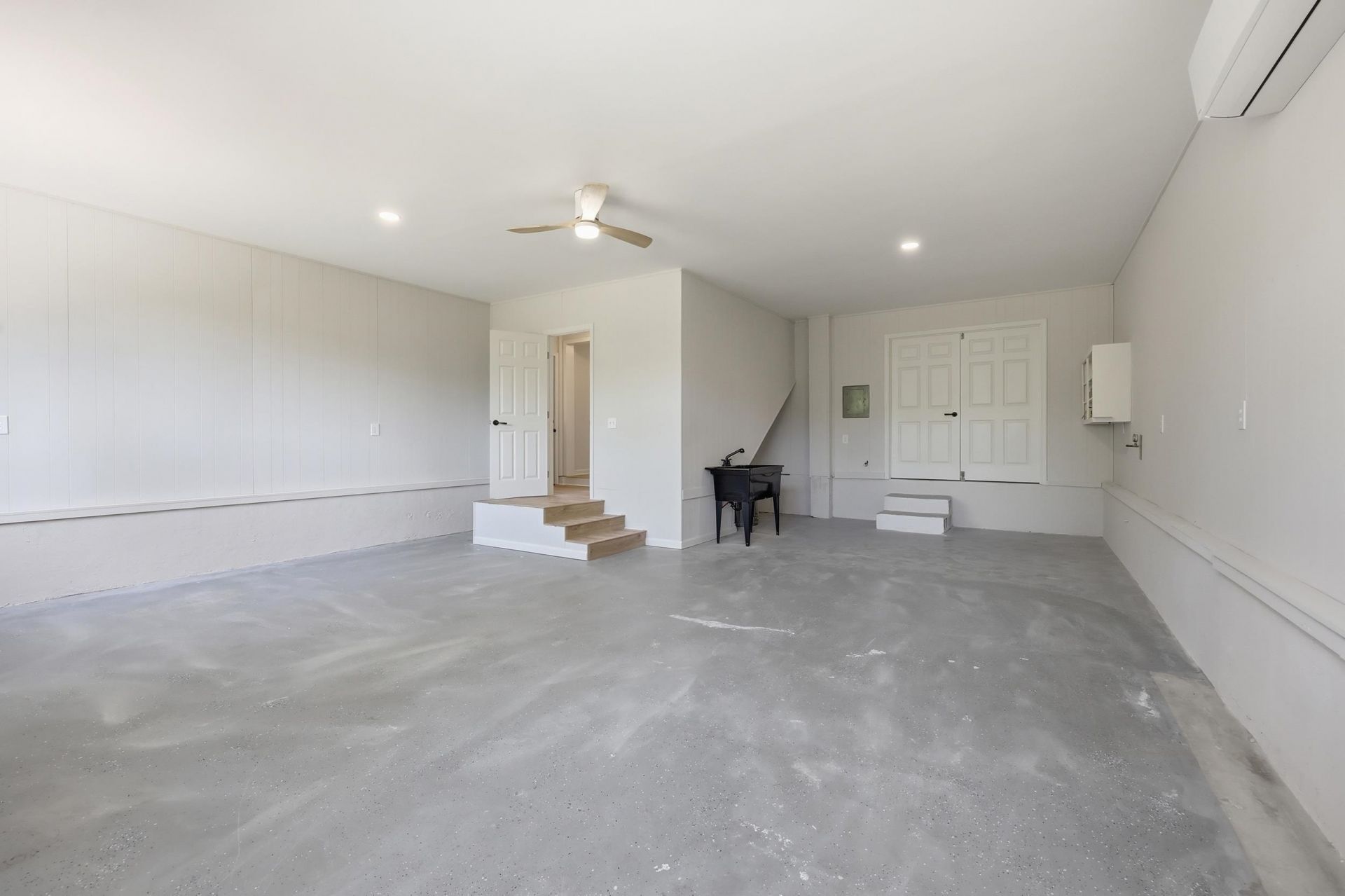 910 Second Ave.  Photo 32