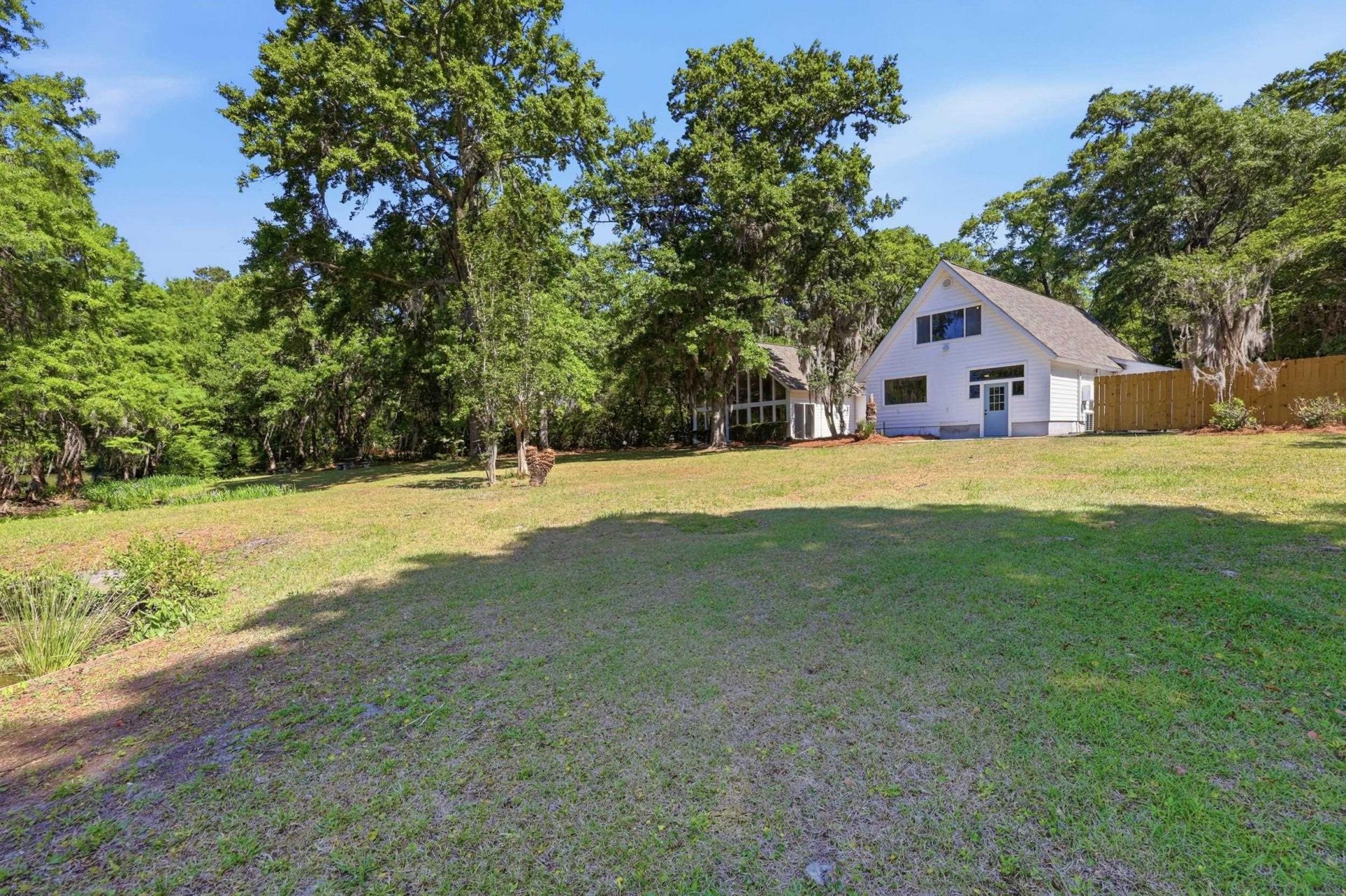 910 Second Ave.  Photo 35