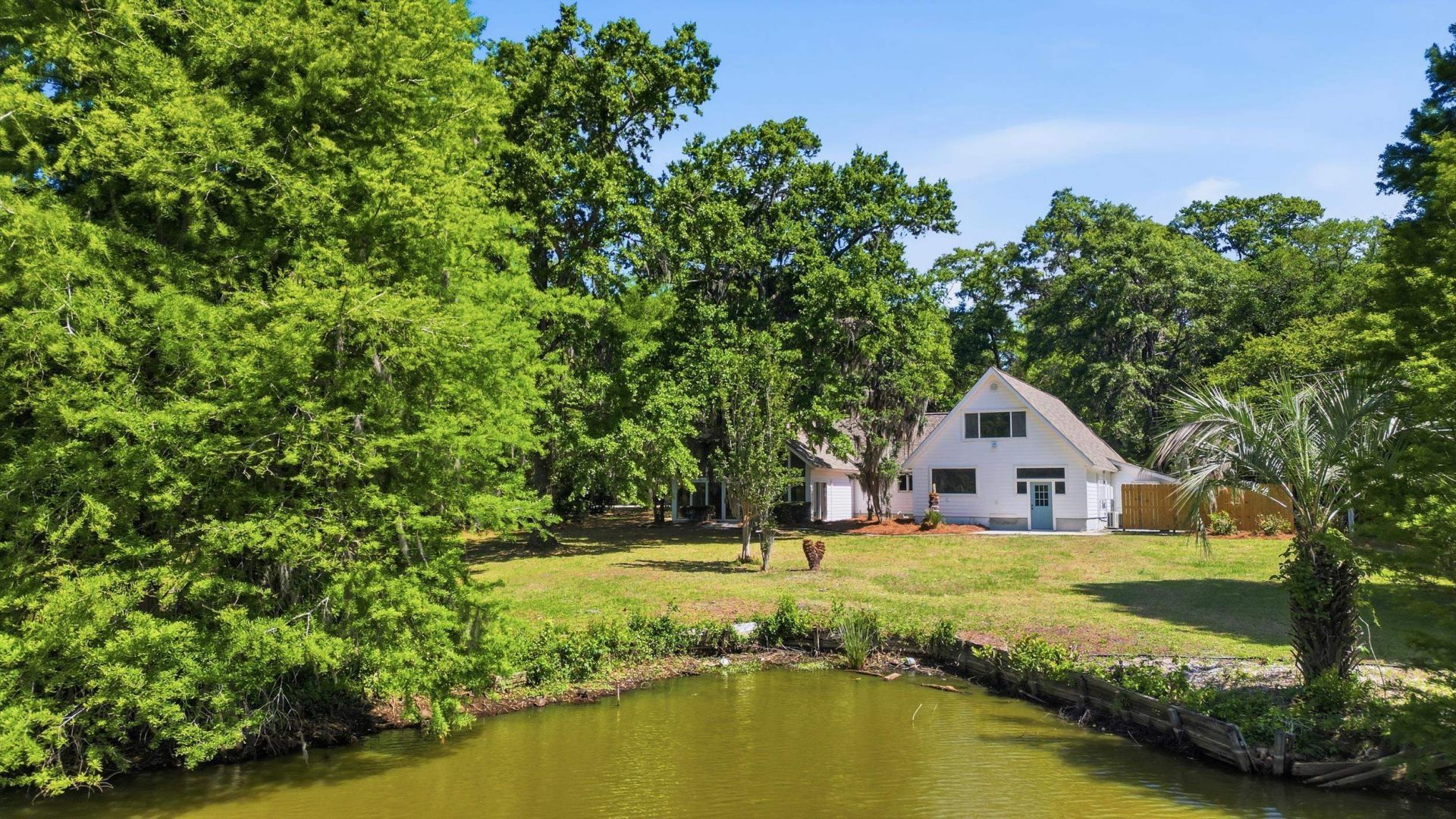 910 Second Ave.  Photo 36