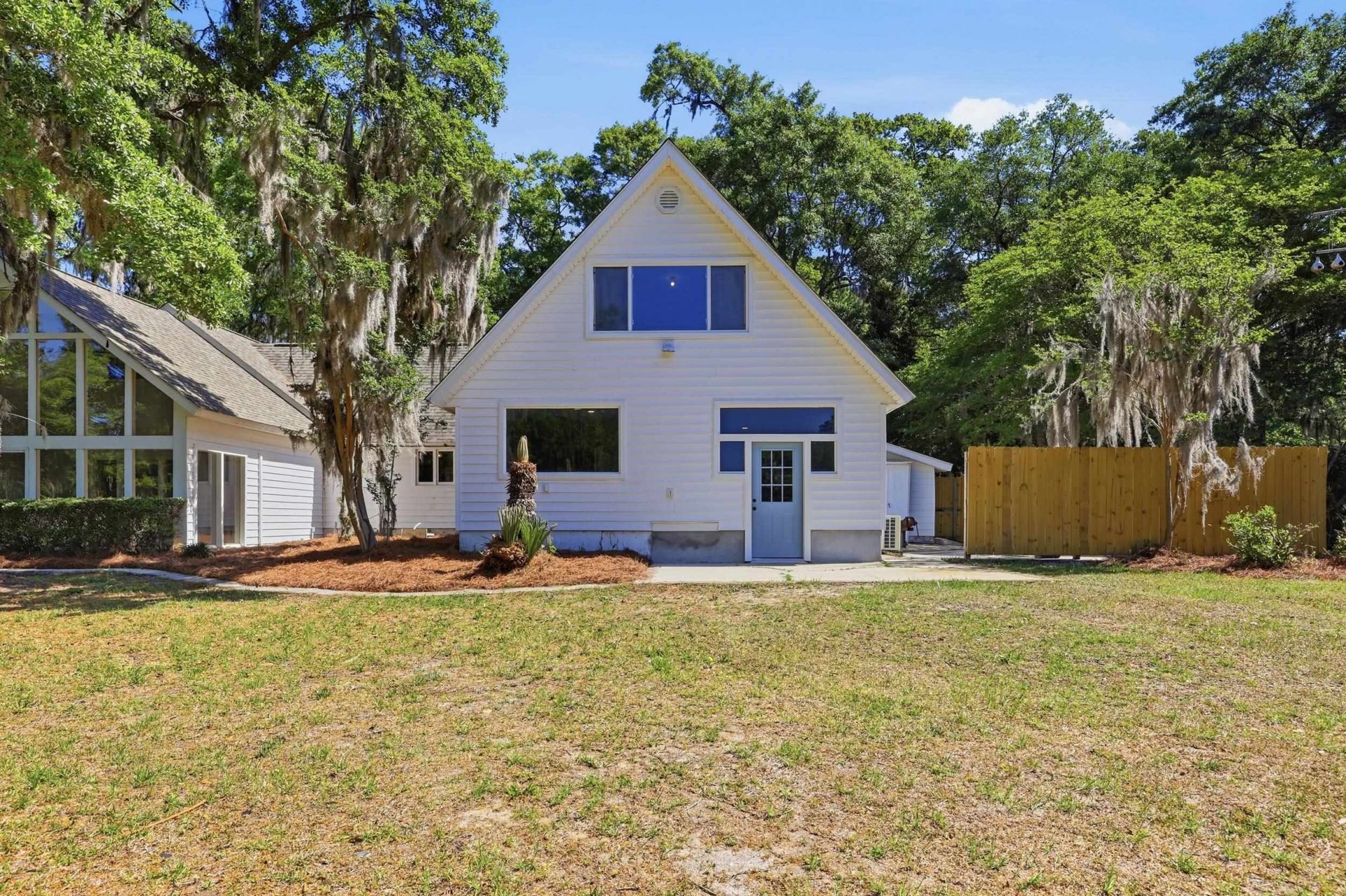 910 Second Ave.  Photo 37