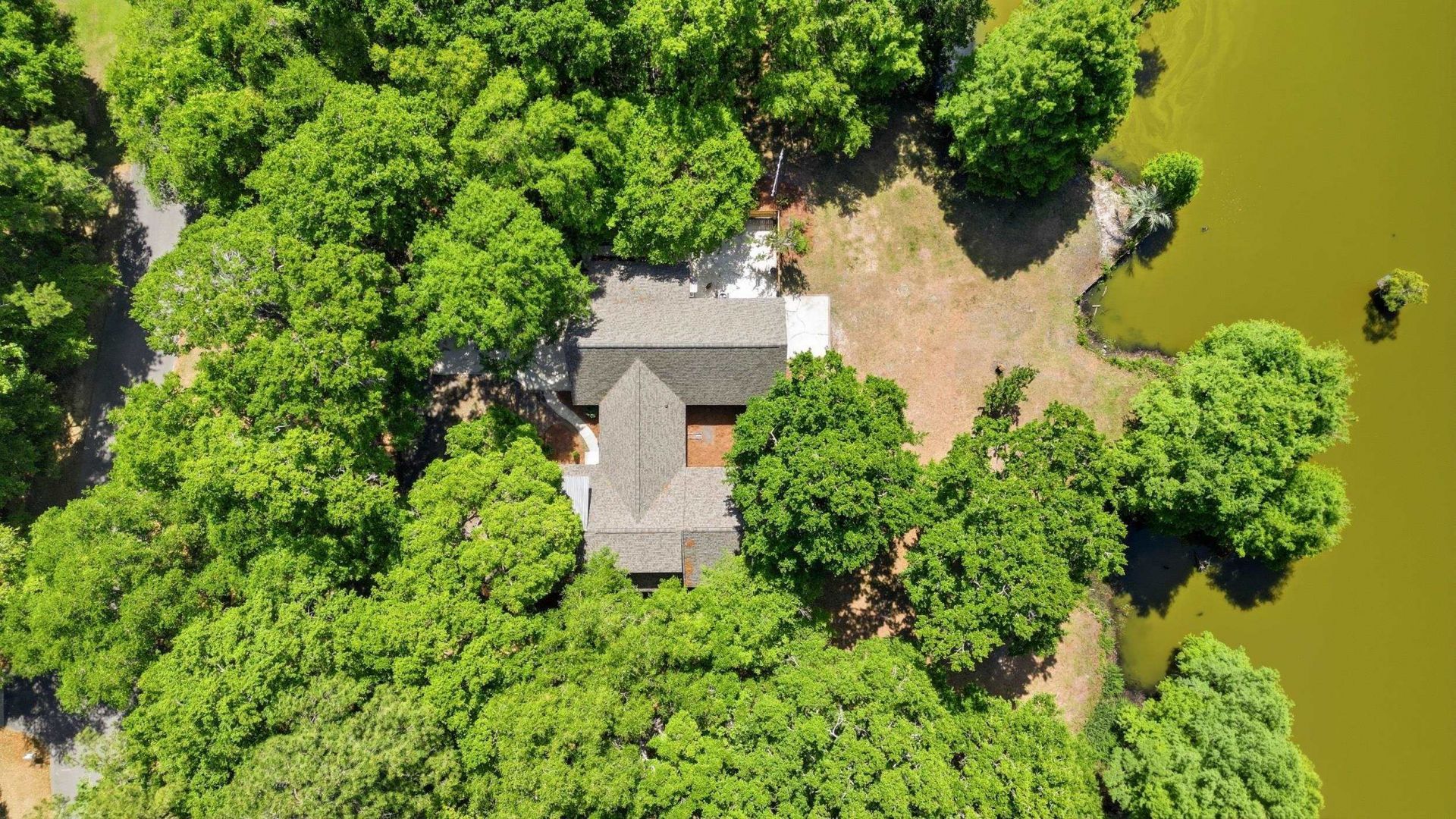 910 Second Ave.  Photo 39