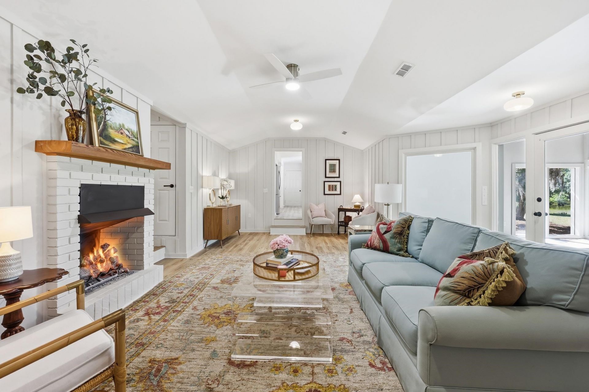 910 Second Ave.  Photo 6