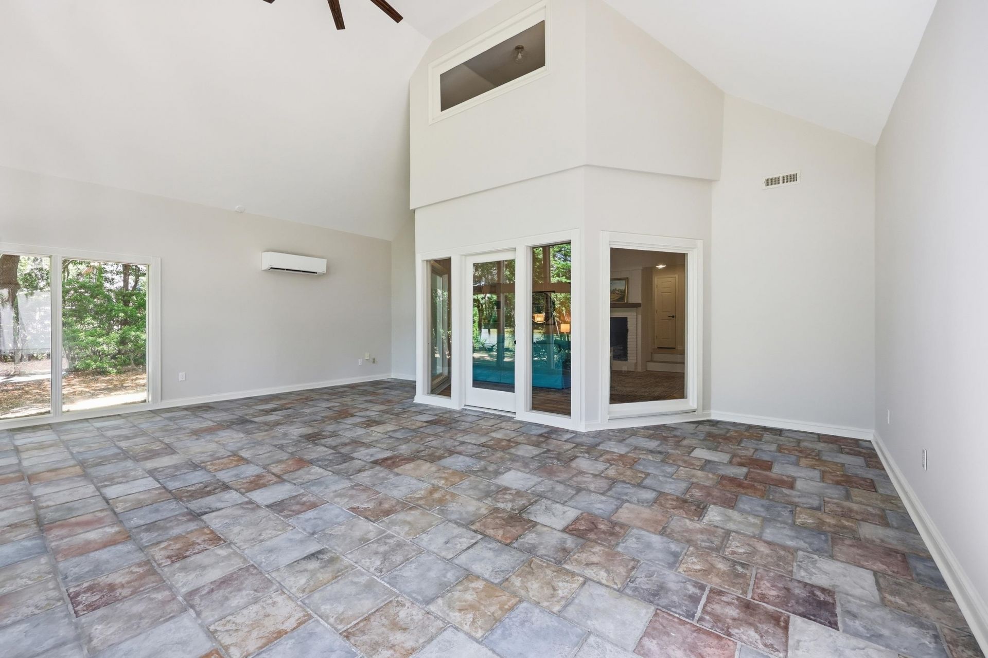 910 Second Ave.  Photo 9