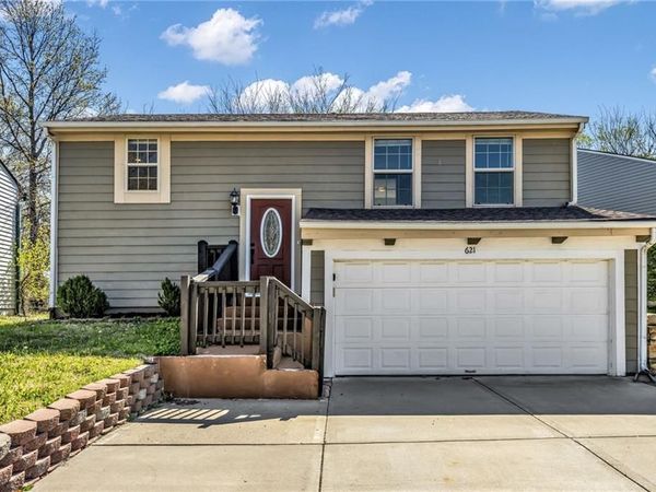 621 E Bristol Lane, Olathe, KS 66061