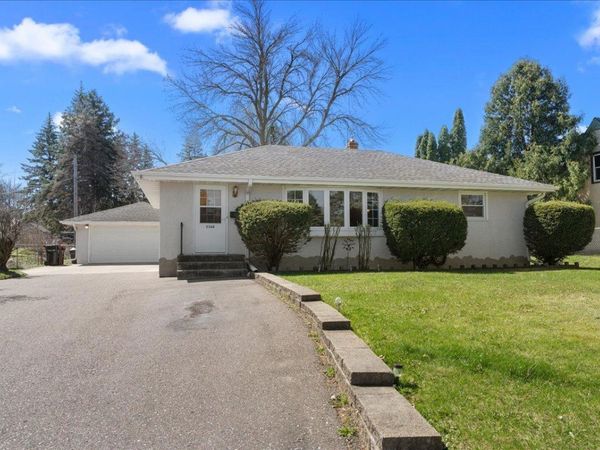 2368 Holloway Avenue E, Maplewood, MN 55109