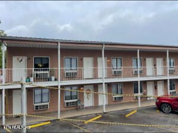 215 E Race St, Kingston, TN 37763