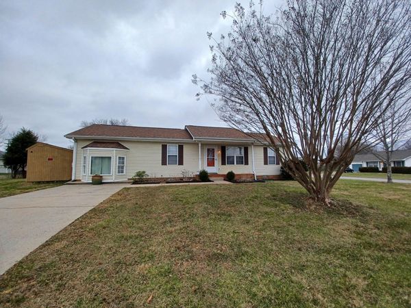 3200 N Senseney Cir, Clarksville, TN 37042