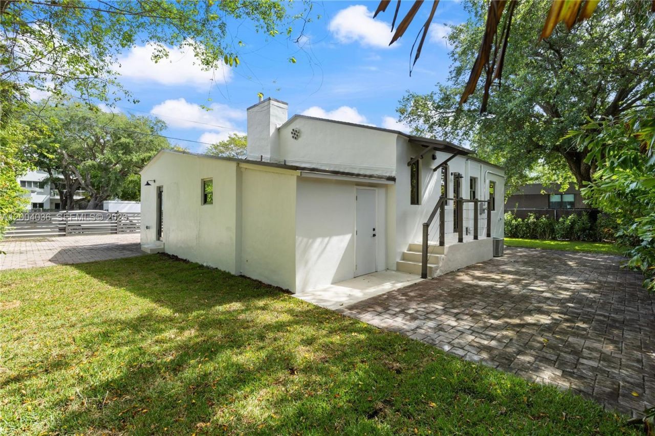 666 NE 62nd St, Miami, FL 33138 Photo