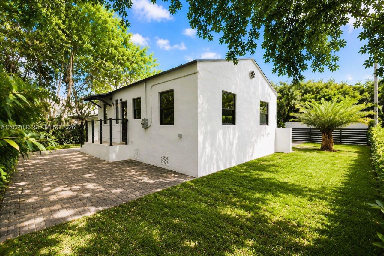 666 NE 62nd St, Miami, FL 33138 Photo