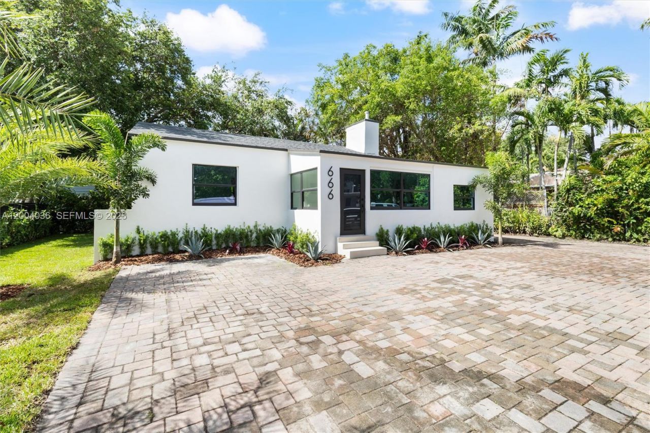 666 NE 62nd St, Miami, FL 33138 Photo