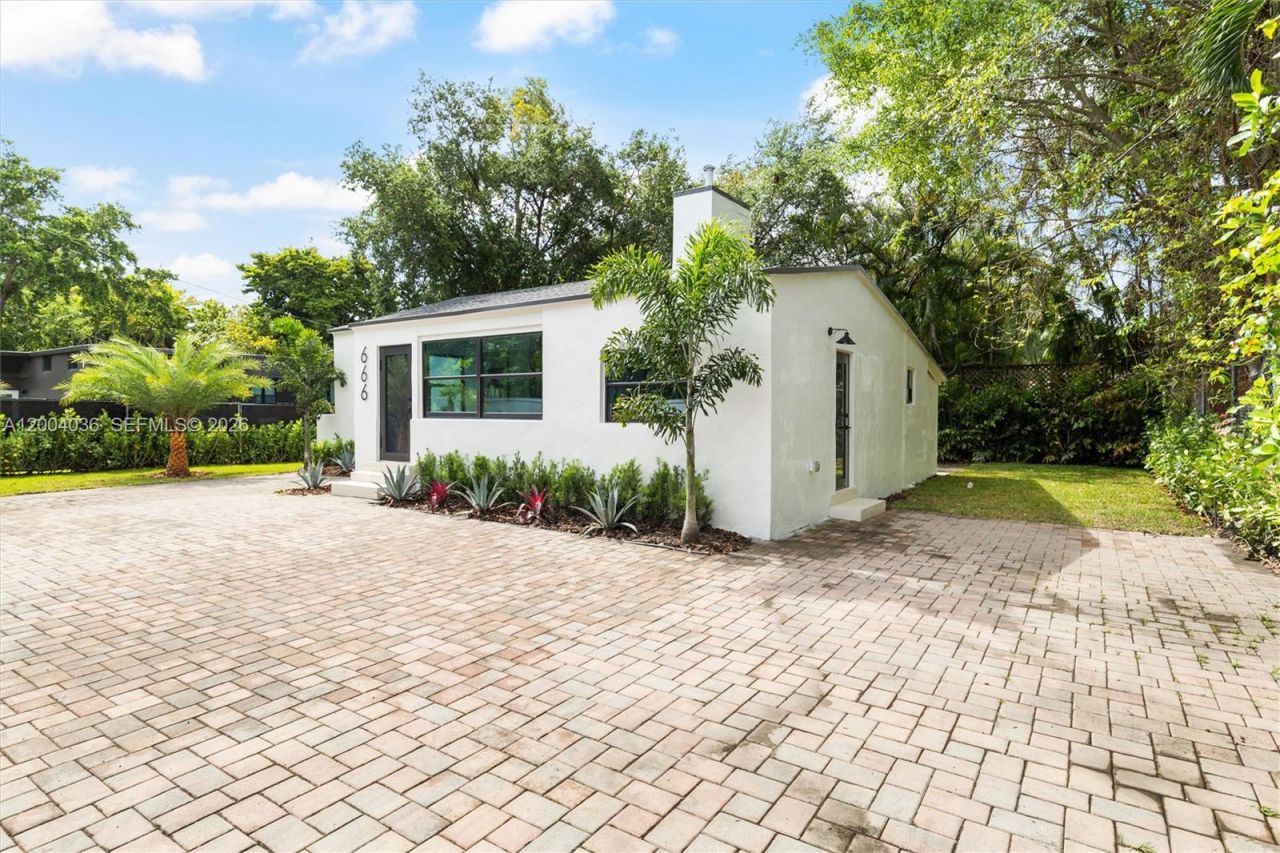 666 NE 62nd St, Miami, FL 33138 Photo