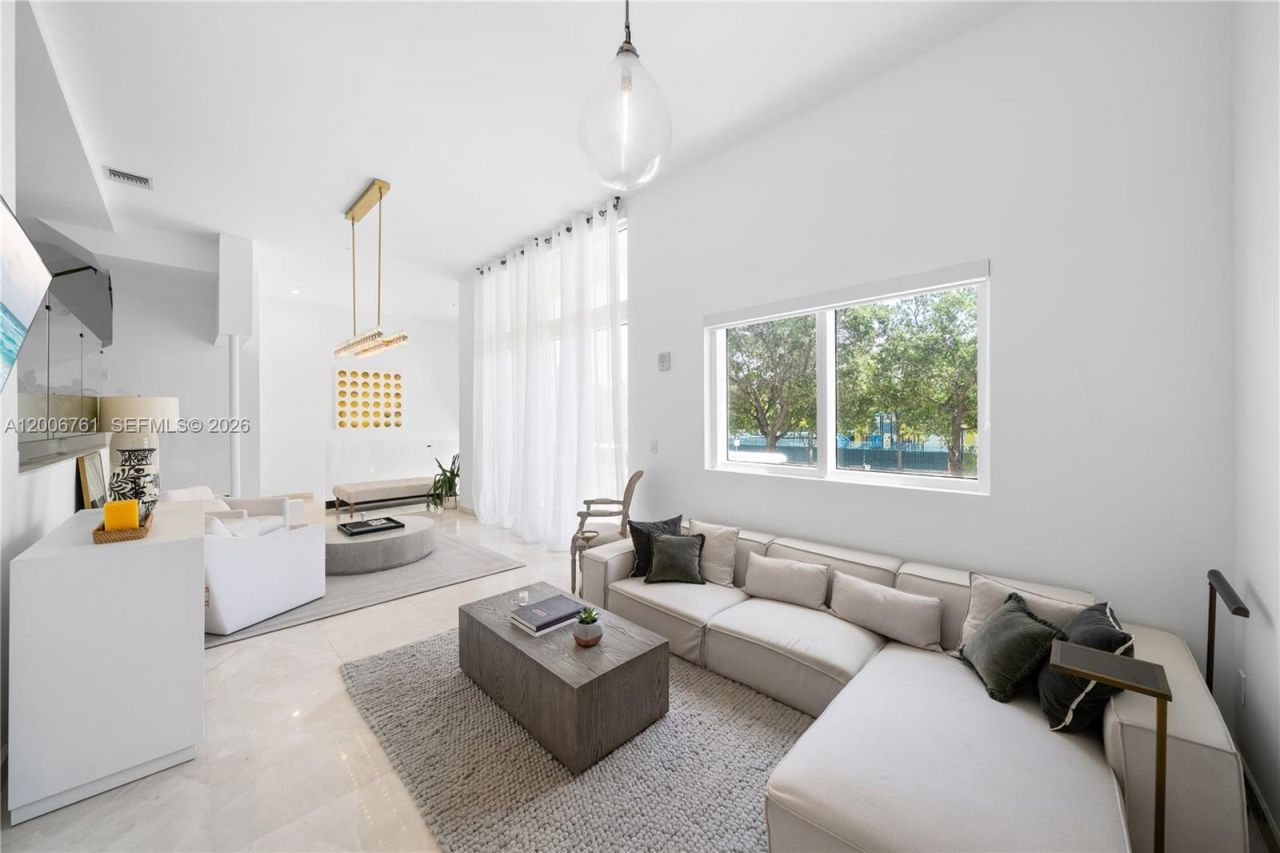 400 Alton Rd , Unit TH-1A, Miami Beach, FL 33139 Photo