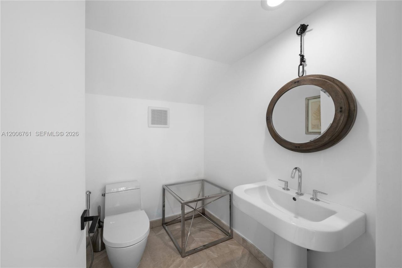 400 Alton Rd , Unit TH-1A, Miami Beach, FL 33139 Photo