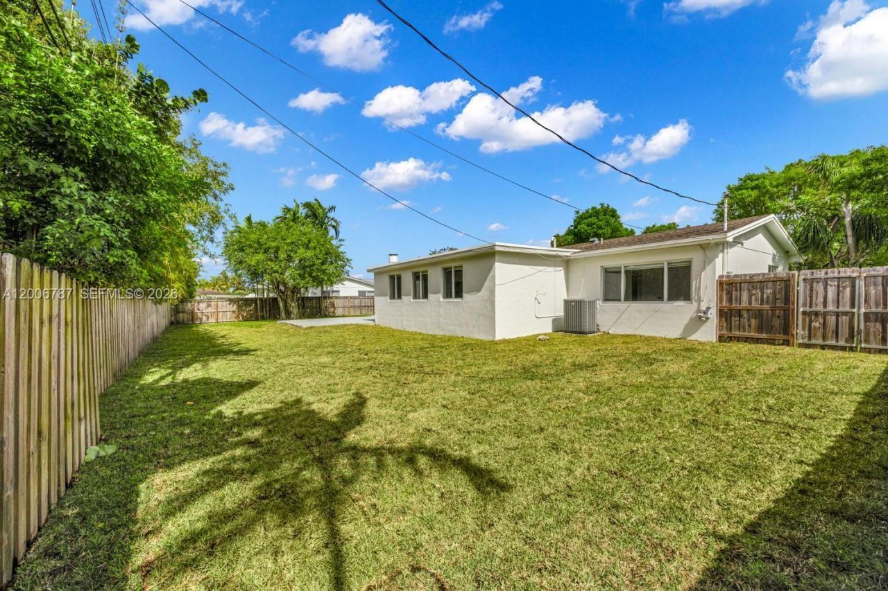 8760 SW 83rd St , Miami, FL 33173 Photo