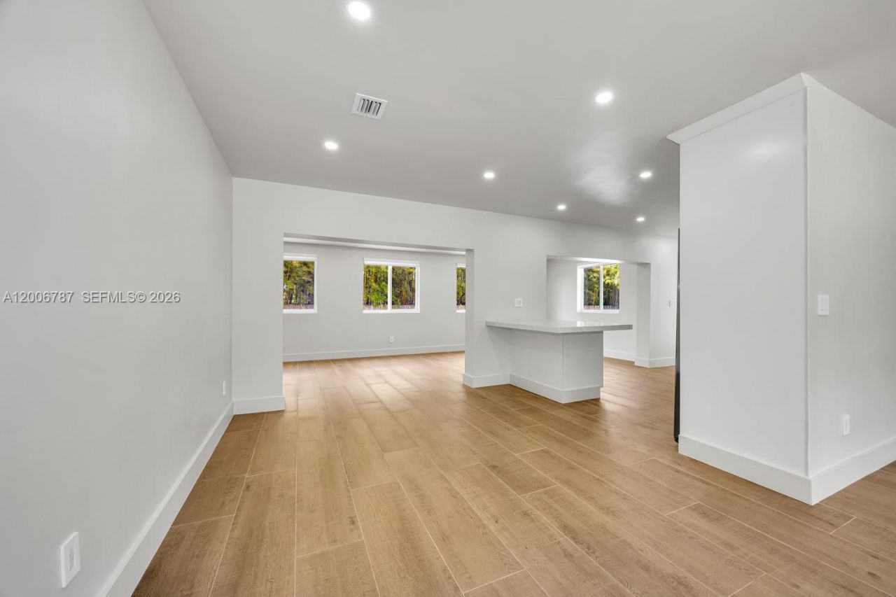 8760 SW 83rd St , Miami, FL 33173 Photo