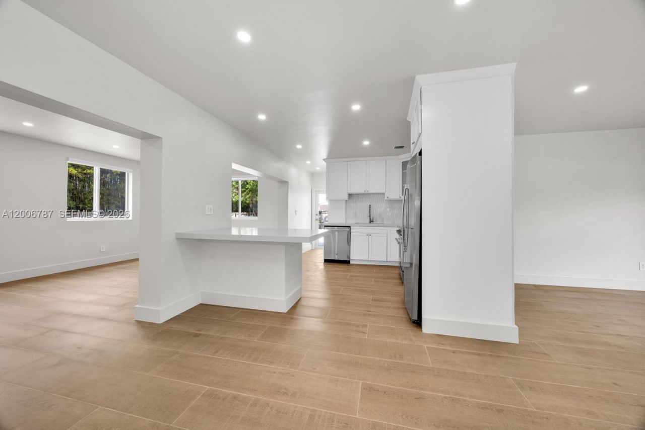 8760 SW 83rd St , Miami, FL 33173 Photo