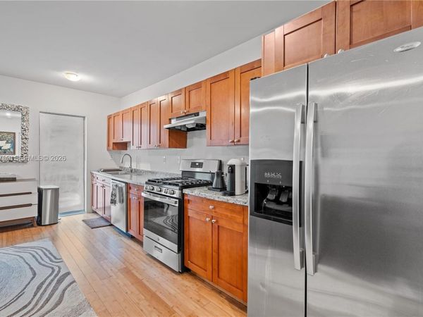 7930 Tatum Waterway Dr , Unit S14, Miami Beach, FL 33141