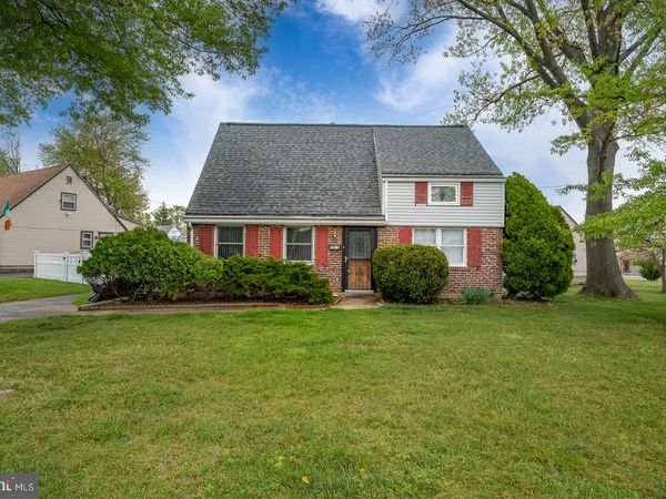 2815 ARMSTRONG AVENUE, HOLMES, PA 19043