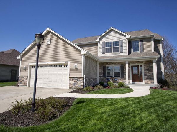 1822 Rockridge WAY, Waukesha, WI 53188