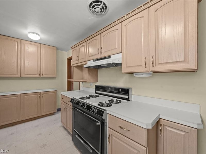 2031 W Pleasant Valley Road , Parma, OH 44134 Photo 4