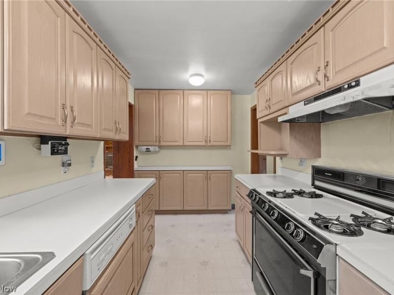 2031 W Pleasant Valley Road , Parma, OH 44134 Photo 5